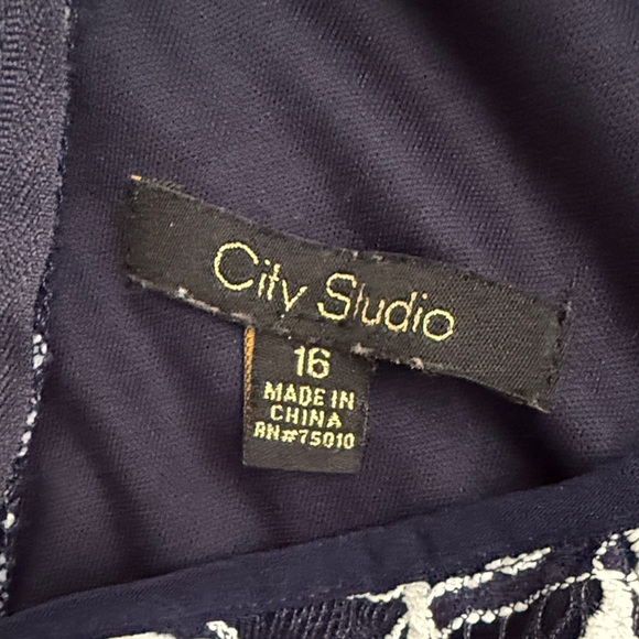 3/$10 City Studio Navy and White Floral Dress - Picture 3 of 8